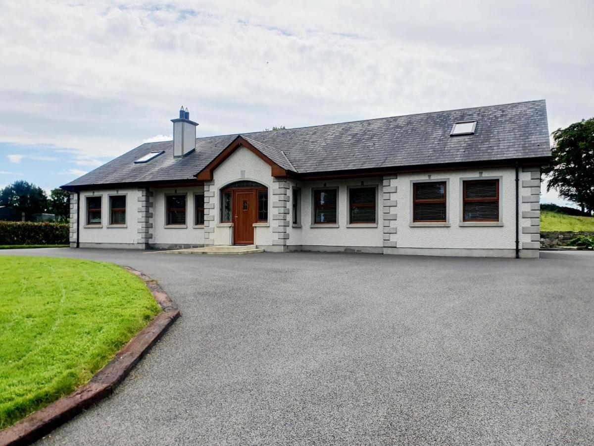 Urkers' Guest Accommodation Crossmaglen Esterno foto